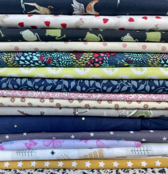 Adventskalender Handarbeit Nähen Filzen Quilten 2025 mit Stoffe Knöpfen Spitze Borten